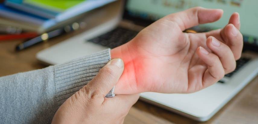 Living with Carpal Tunnel? Here’s How to Treat It
