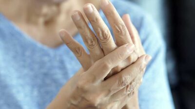 Rheumatoid Arthritis: Signs and Symptoms, Causes, Treatment